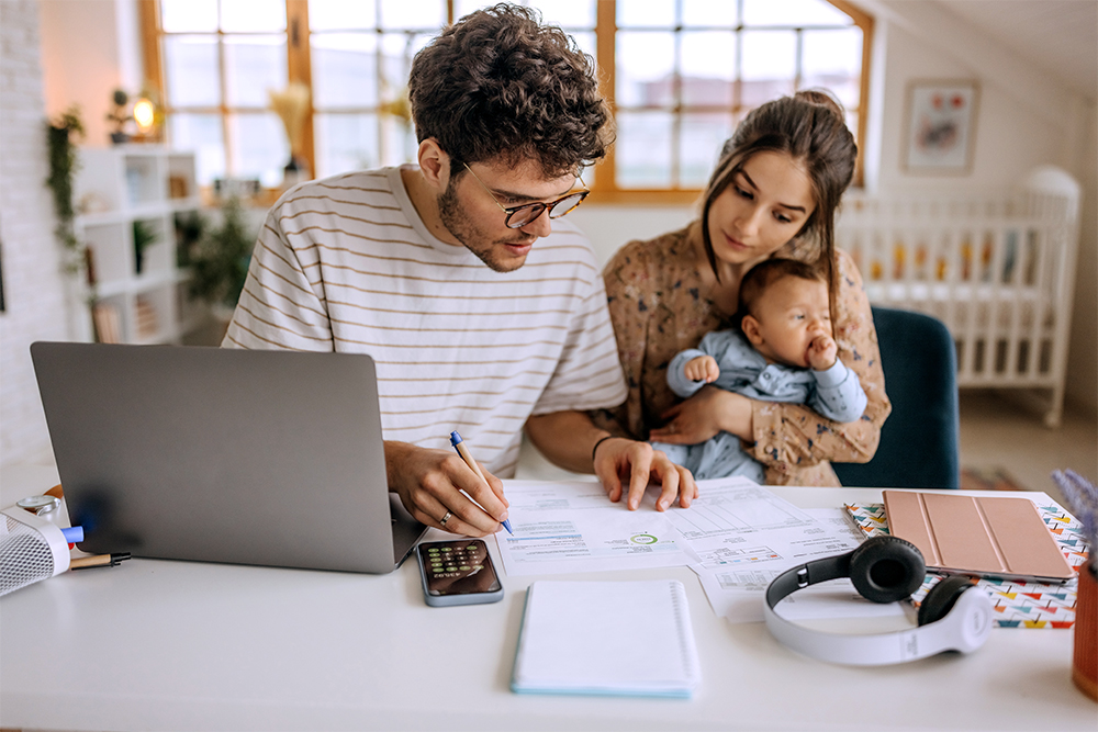 Family using personal financial resources online